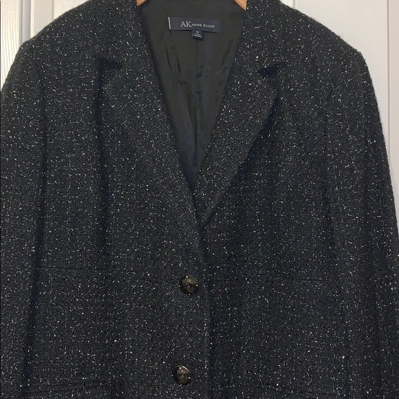 Clothes - Picture 3 of 9